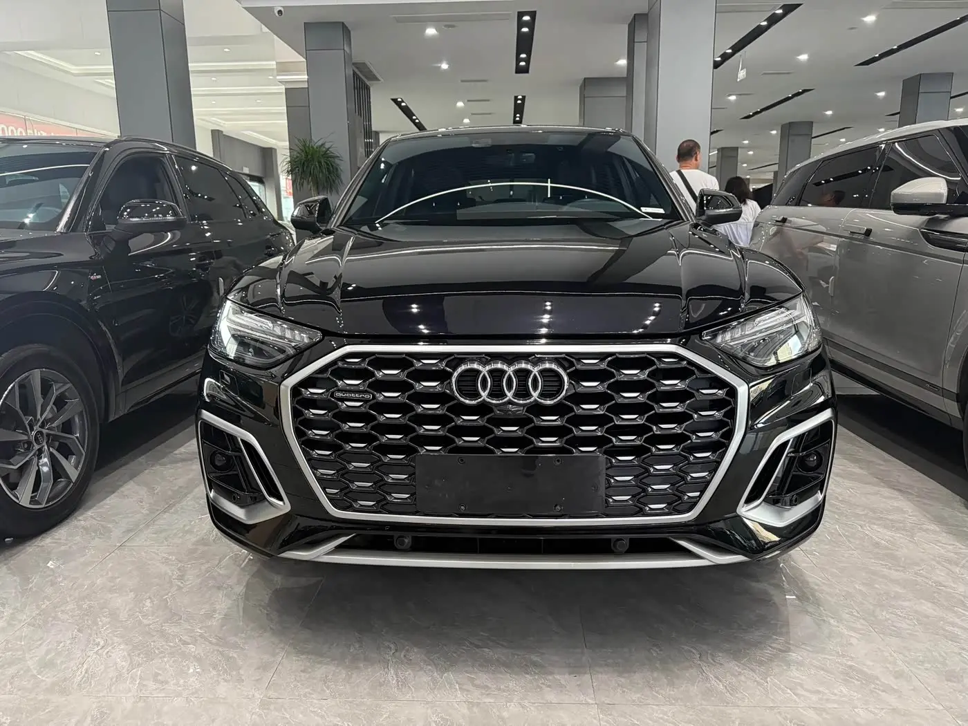 Audi Q5L Sportback 2021 — Photo 2/10