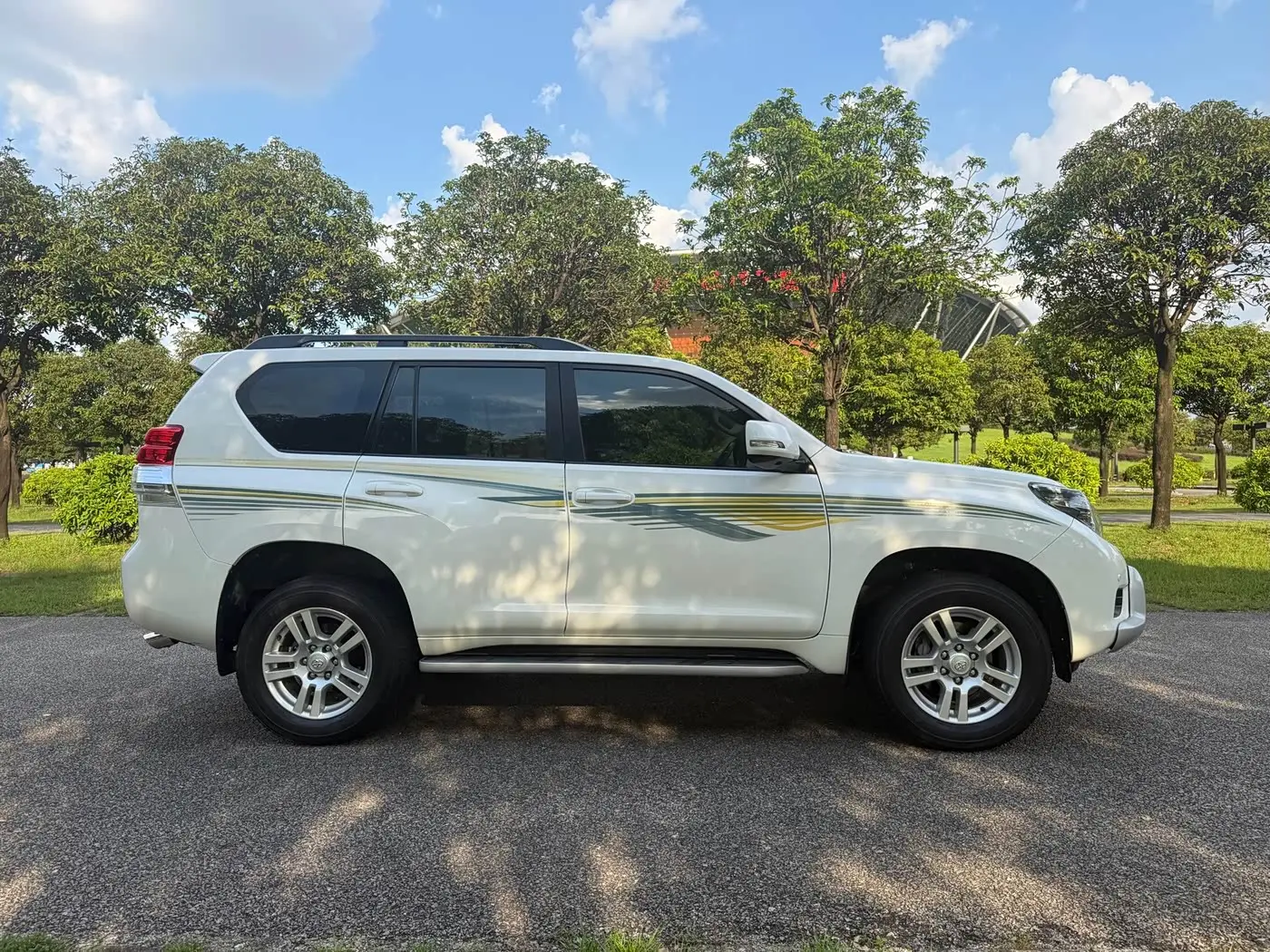 Toyota Prado 2011 — Photo 4/16