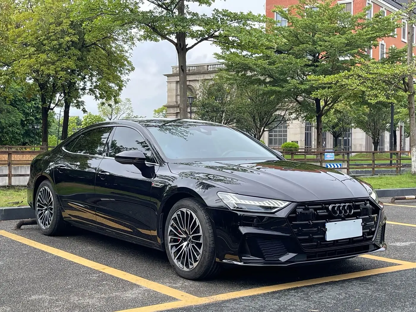Audi A7L 2025 — Photo 3/20