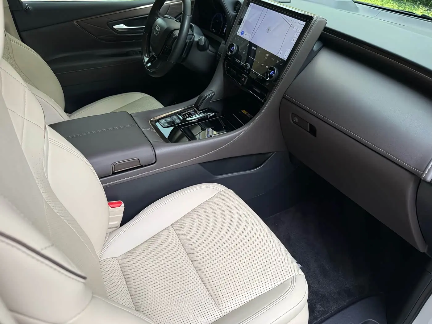 Toyota Alphard 2023 — Photo 9/17