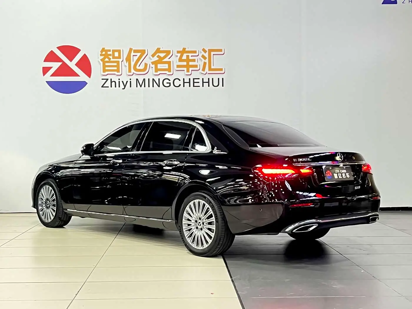 Mercedes-Benz E-Class 2022 — Photo 13/14
