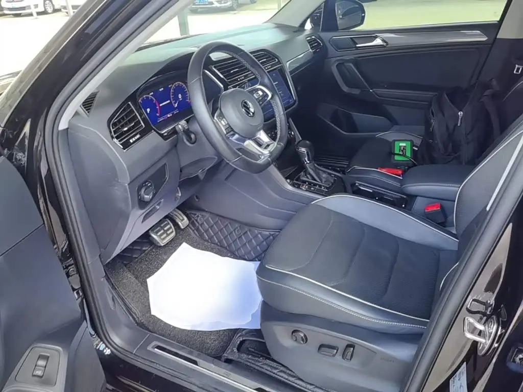 Volkswagen Tiguan L 2021 — Photo 15/20