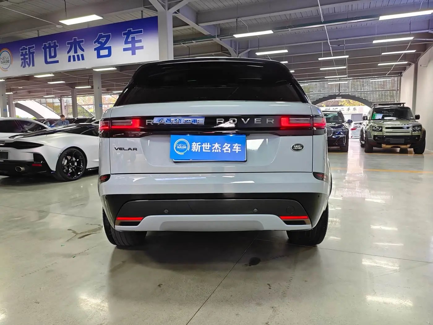 Land Rover Range Rover Velar 2024 — Фото 16/17