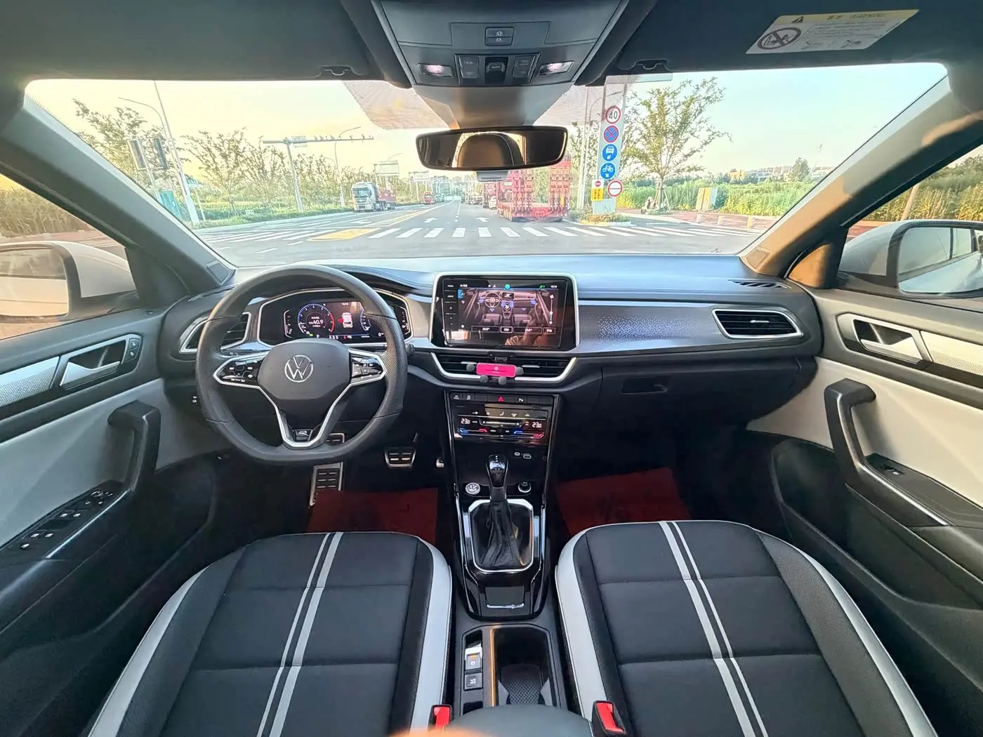 Volkswagen T-ROC 2023 — Фото 5/9
