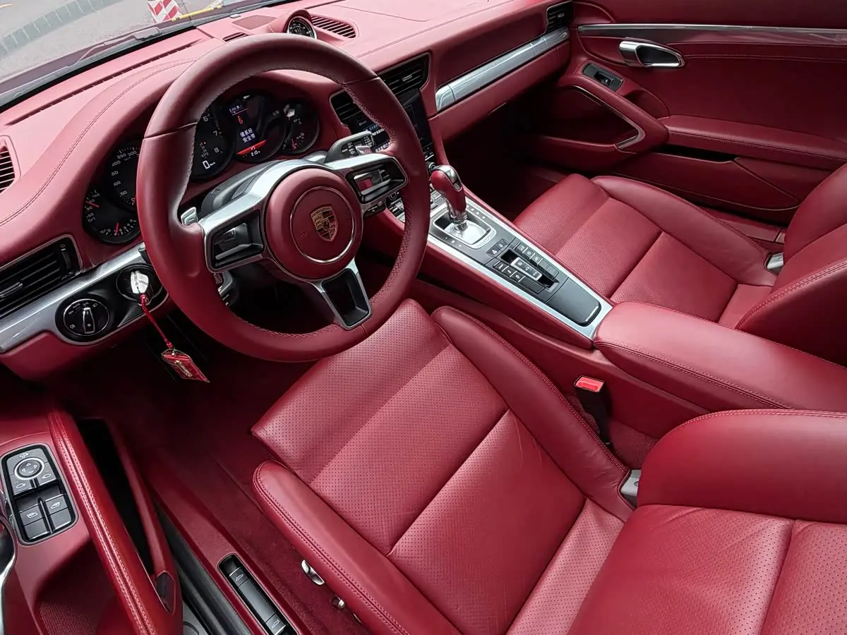 Porsche 911 2018 — Photo 11/19