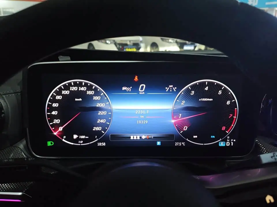 Mercedes-Benz C-Class 2024 — Photo 4/9