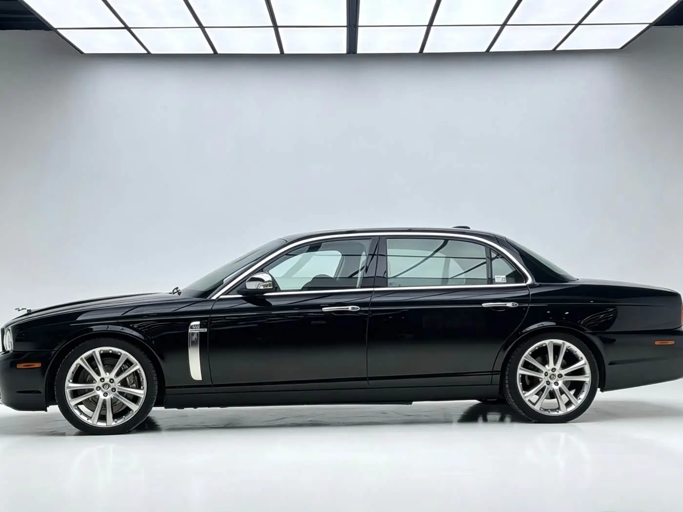 Jaguar XJ 2009 — Фото 3/12