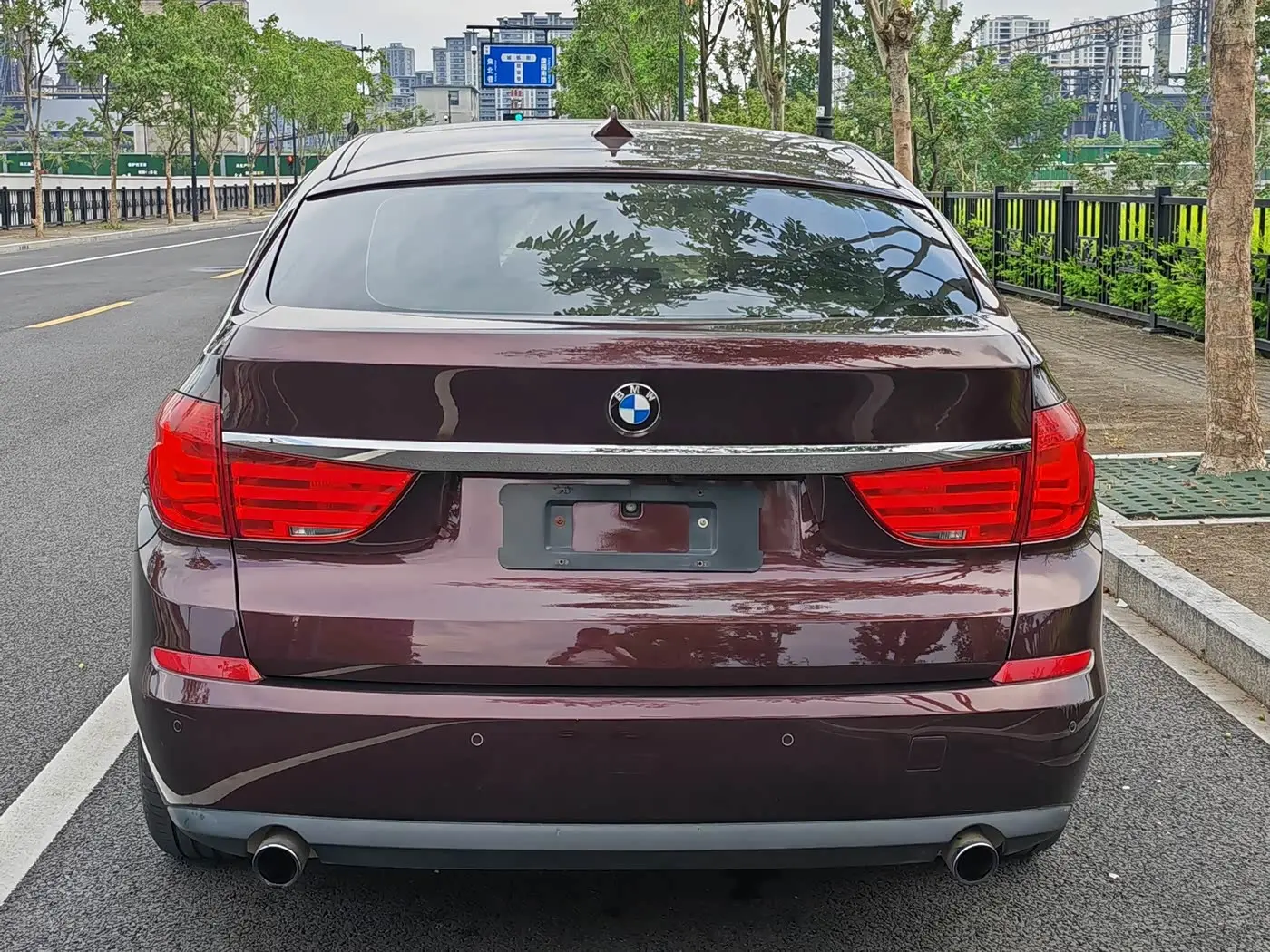 BMW 5 Series GT 2013 — Фото 10/10