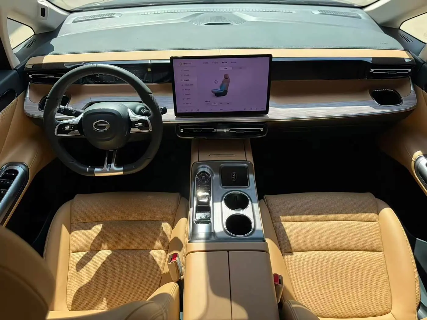 GAC Trumpchi Trumpchi E8 NEV 2024 — Photo 5/9