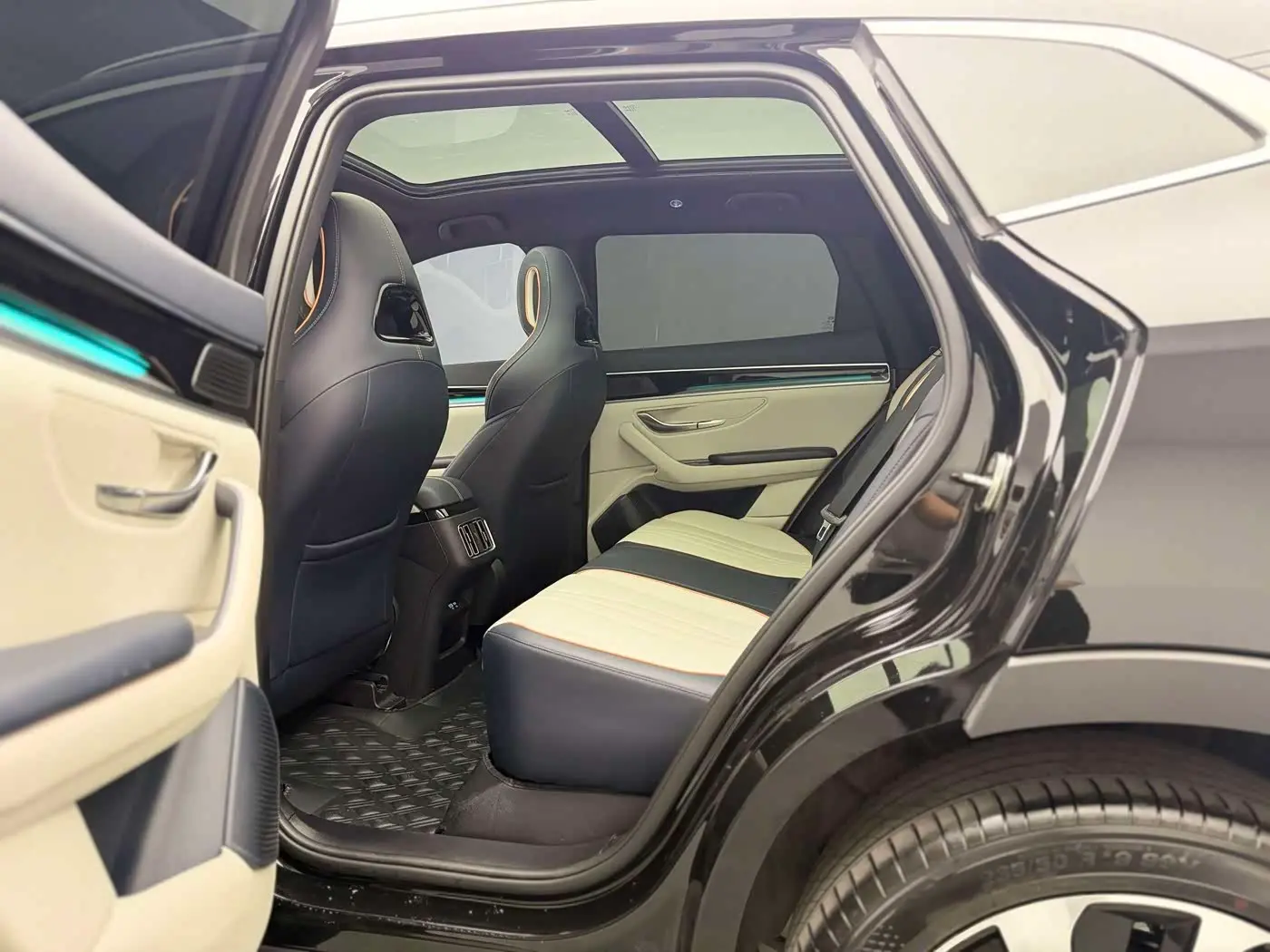 BYD Song PLUS PHEV 2024 — Photo 13/20