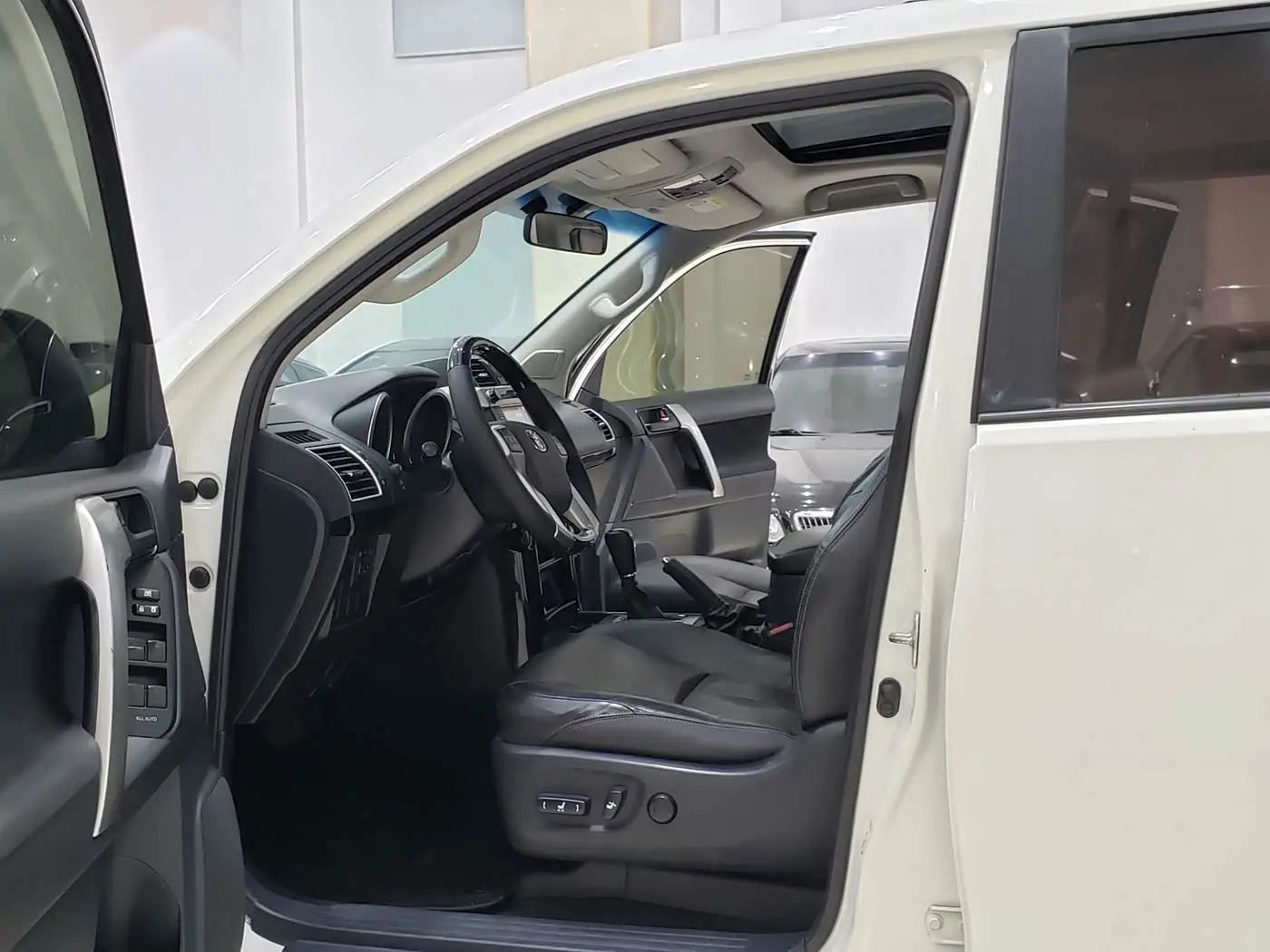 Toyota Prado 2017 — Photo 15/17
