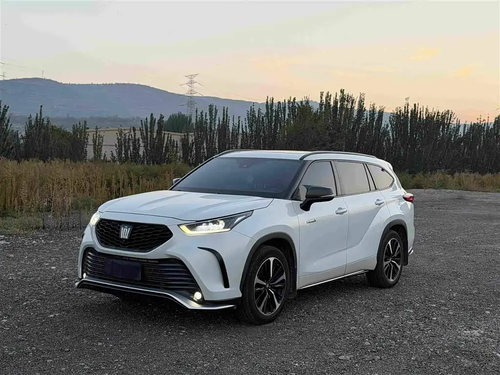 Toyota Crown Kluger, 2022