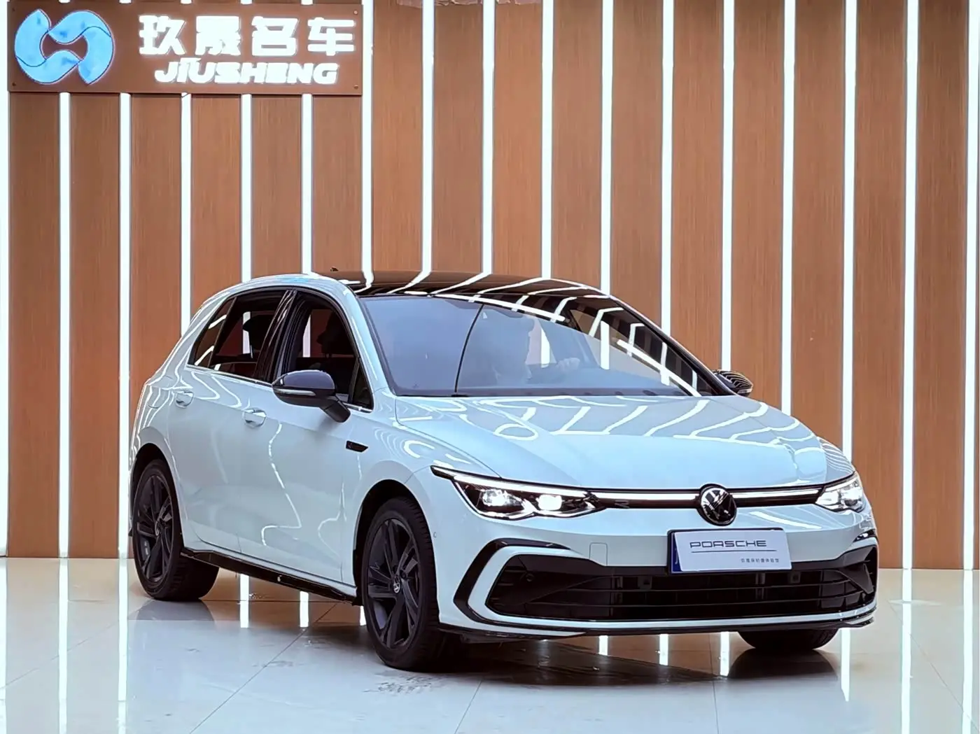 Volkswagen Golf 2021 — Photo 19/20