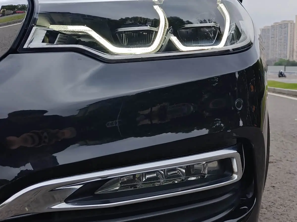BMW 5 Series 2018 — Photo 7/17