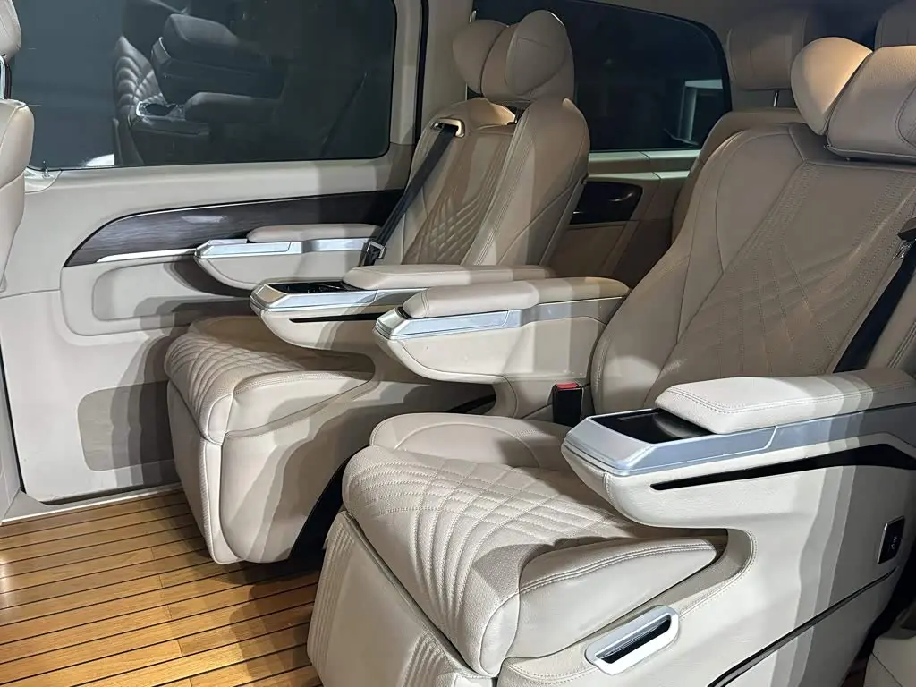 Mercedes-Benz V-Class 2021 — Photo 14/17
