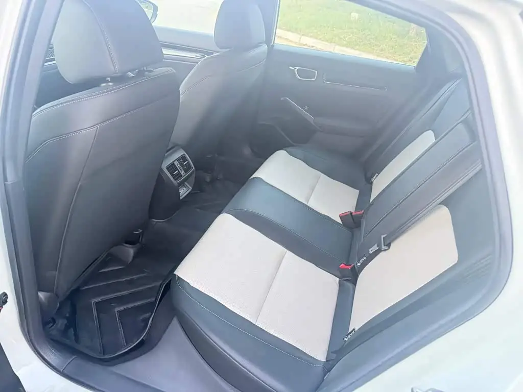 Honda Civic 2022 — Photo 7/13