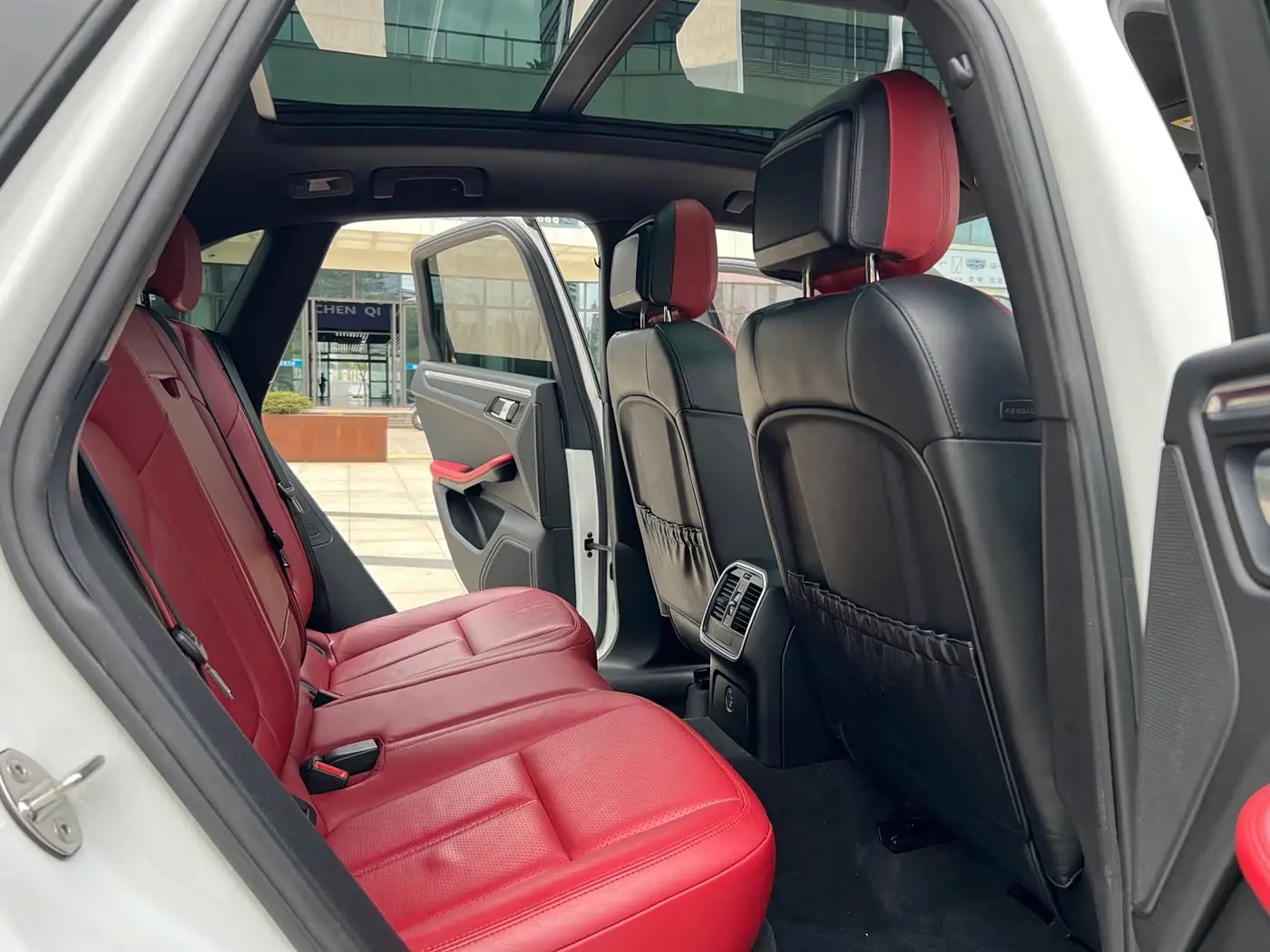 Porsche Macan 2019 — Photo 8/9