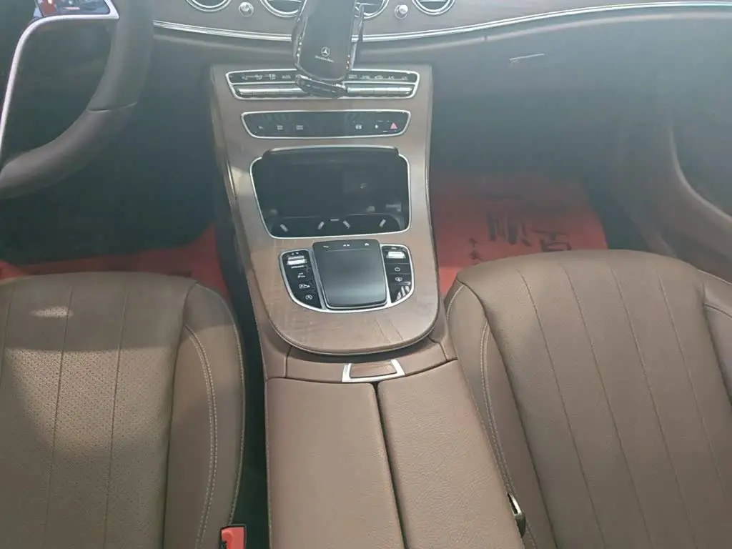 Mercedes-Benz E-Class 2020 — Фото 7/20