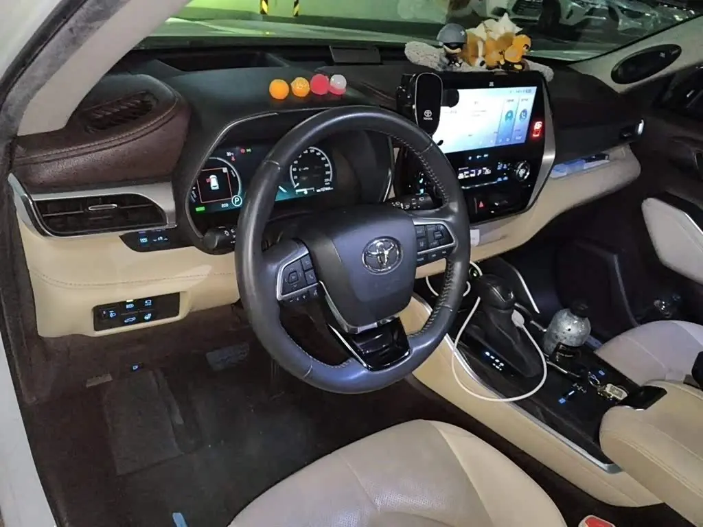 Toyota Highlander 2022 — Photo 3/20