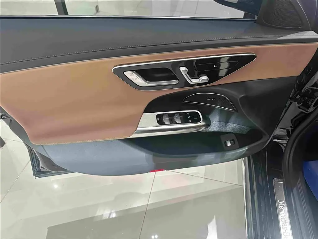 Mercedes-Benz E-Class 2024 — Photo 6/20