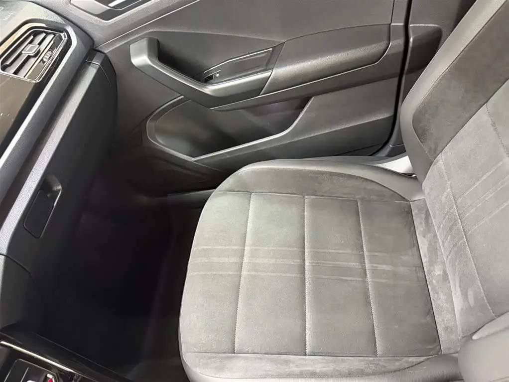 Volkswagen T-ROC 2021 — Photo 13/20