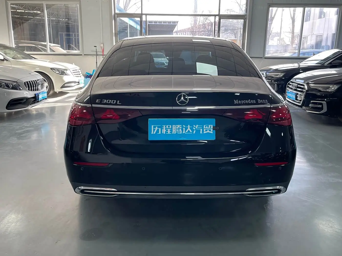 Mercedes-Benz E-Class 2024 — Photo 9/10