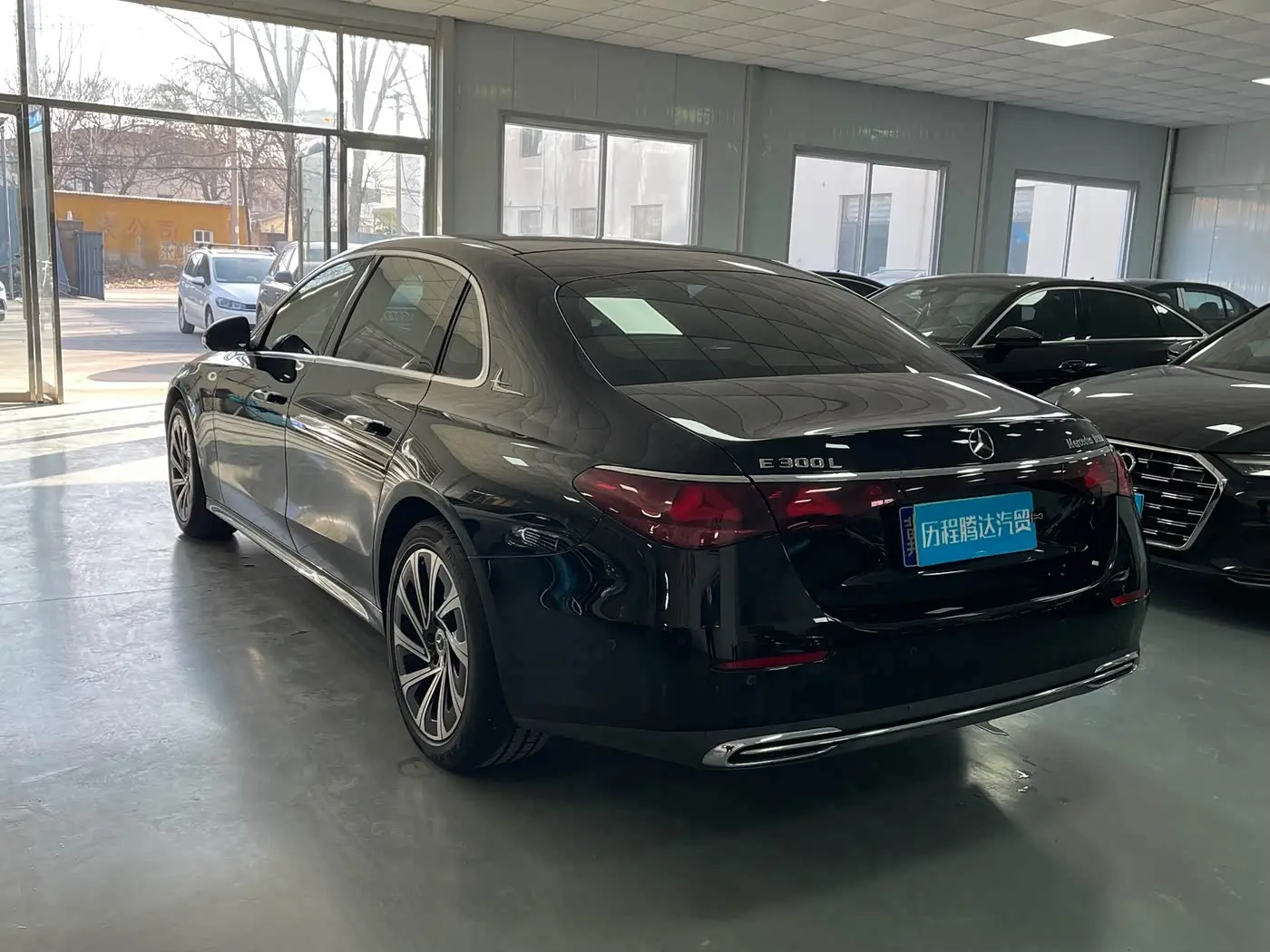 Mercedes-Benz E-Class 2024 — Photo 8/10