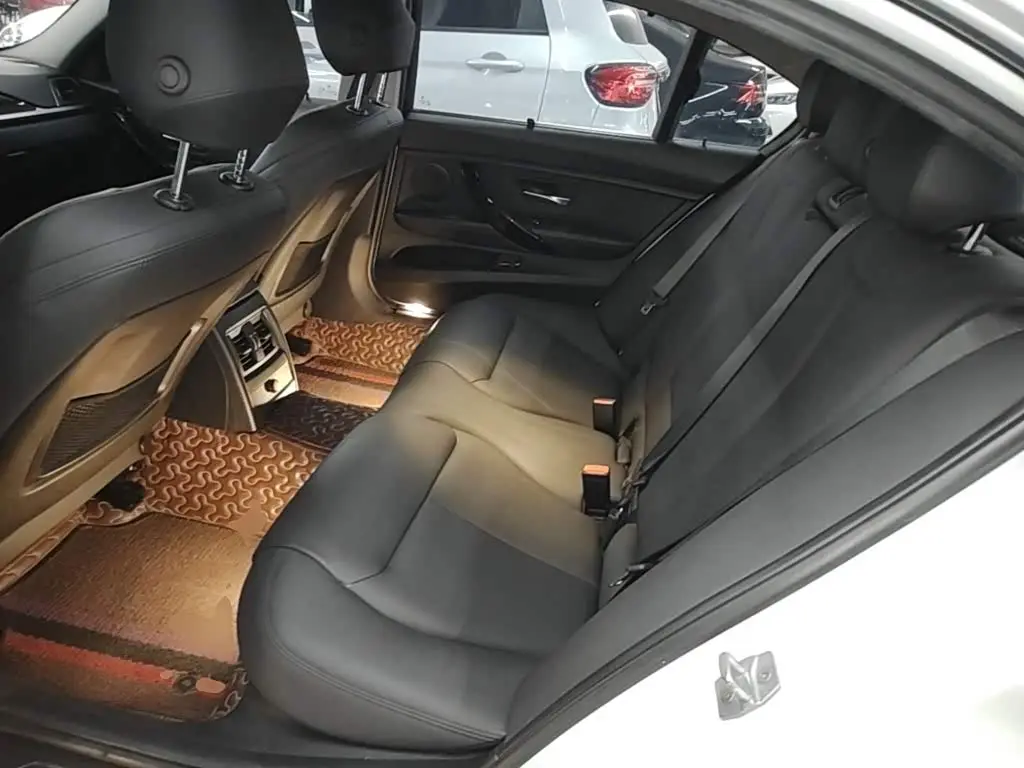 BMW 3 Series 2018 — Фото 17/20