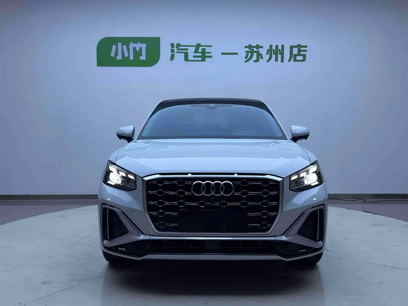 Audi Q2L 2022 — Photo 2/20