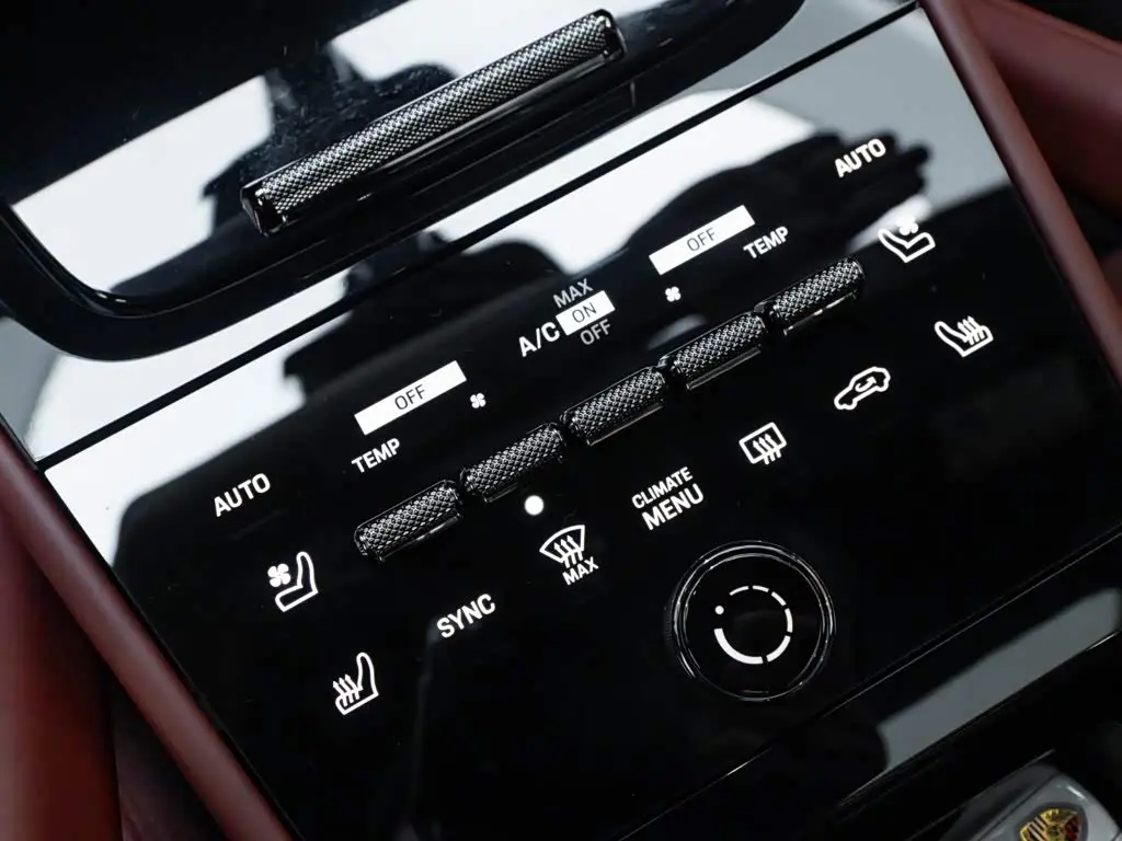 Porsche Cayenne 2024 — Фото 19/20