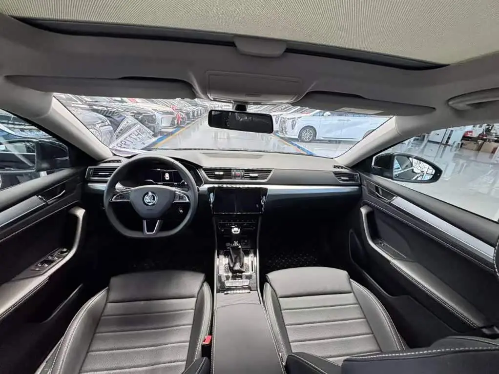Škoda Superb 2026 — Photo 8/9