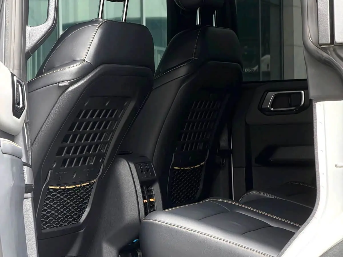 Ford Bronco 2024 — Photo 8/9