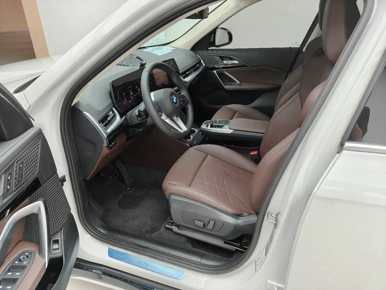 BMW X1 2023 — Photo 8/15