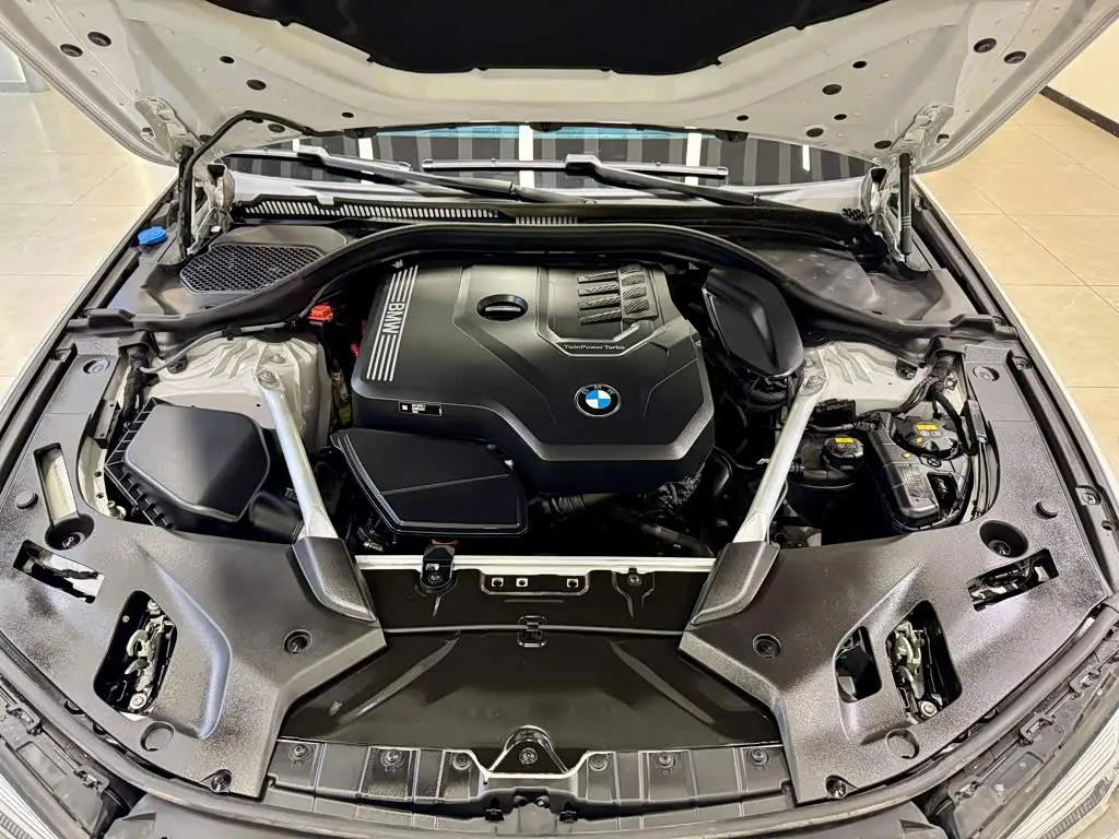BMW 5 Series 2023 — Photo 9/20
