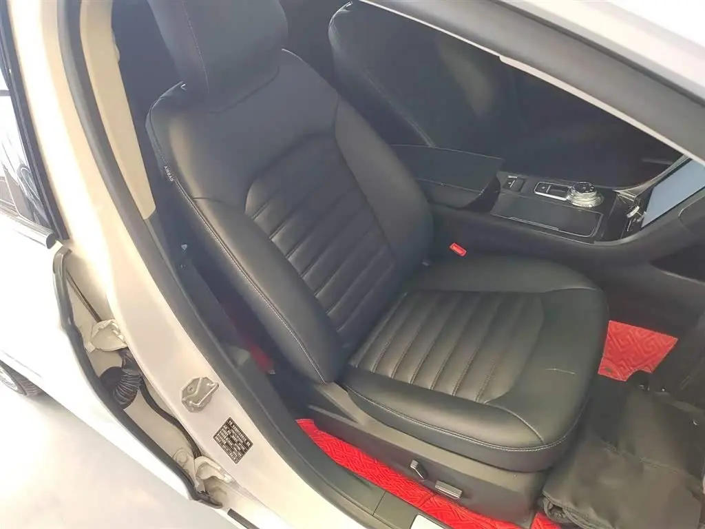 Ford Mondeo 2021 — ფოტო 17/20