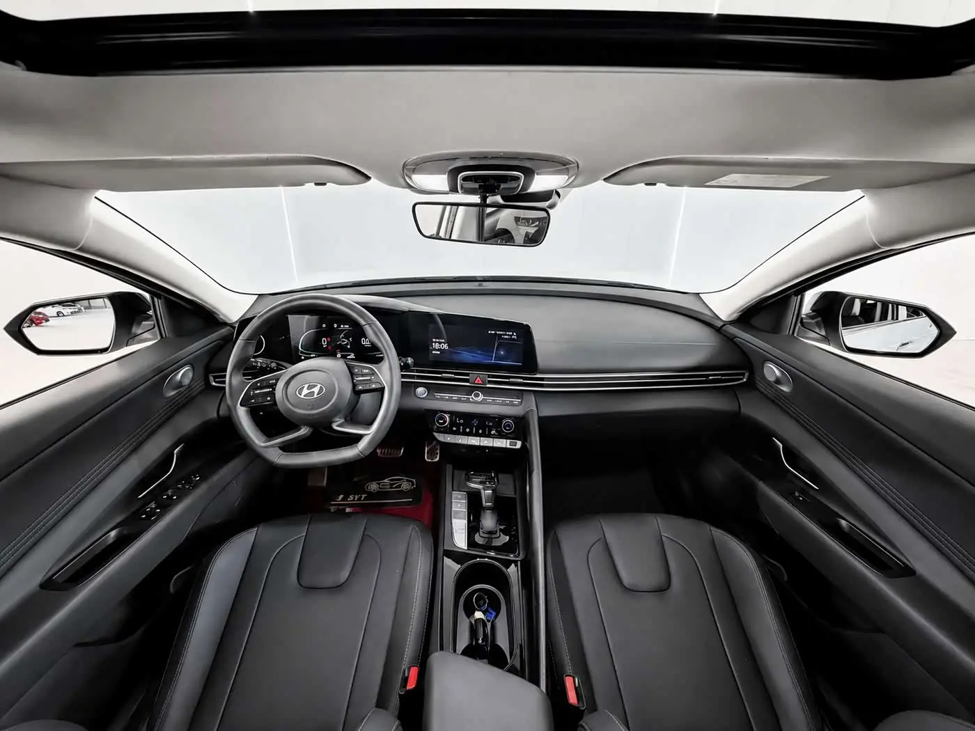 Hyundai Elantra 2023 — Photo 11/20