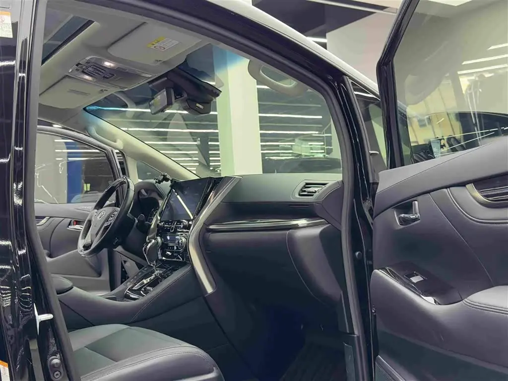 Toyota Vellfire 2022 — Photo 10/20