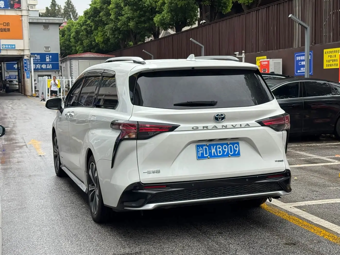 Toyota Granvia 2023 — Şəkil 10/11