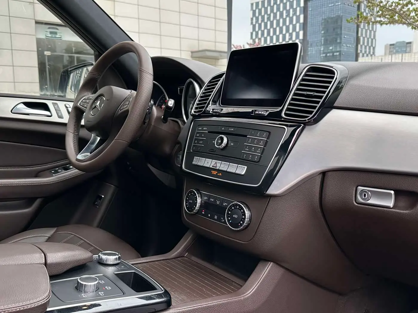 Mercedes-Benz GLE 2015 — Photo 13/18