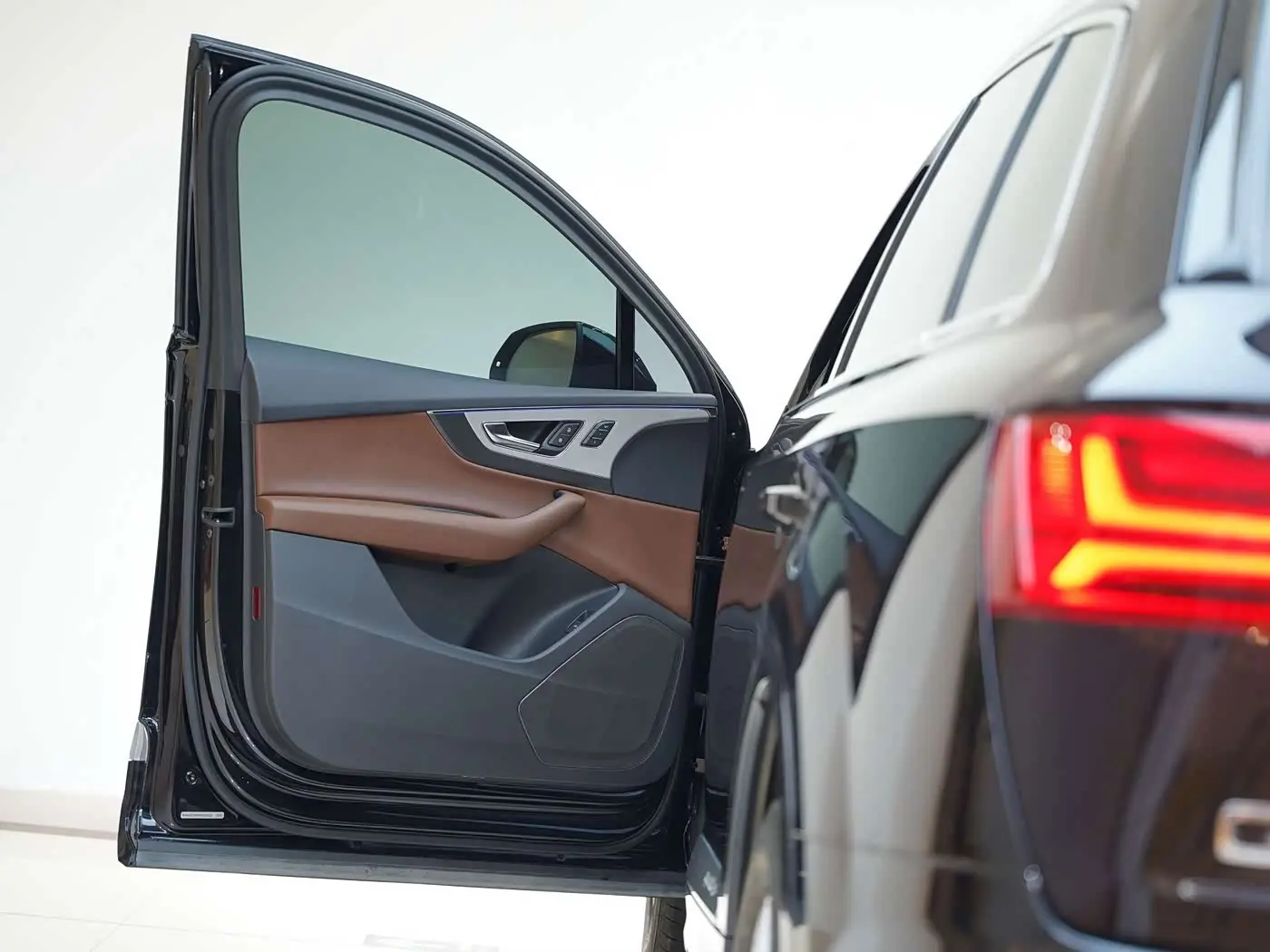 Audi Q7 2019 — Photo 11/20