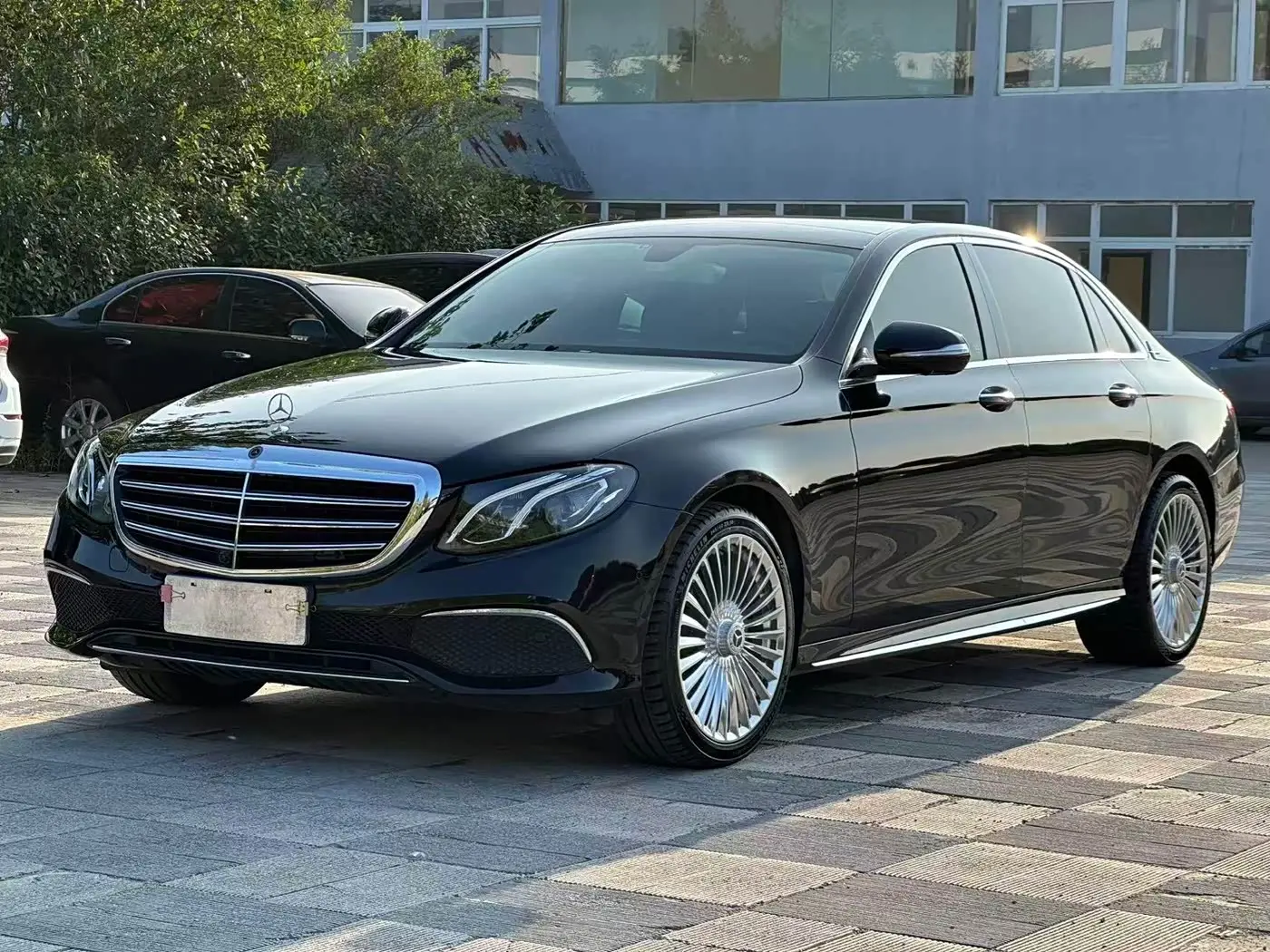 Mercedes-Benz E-Class 2019 — Photo 1/10
