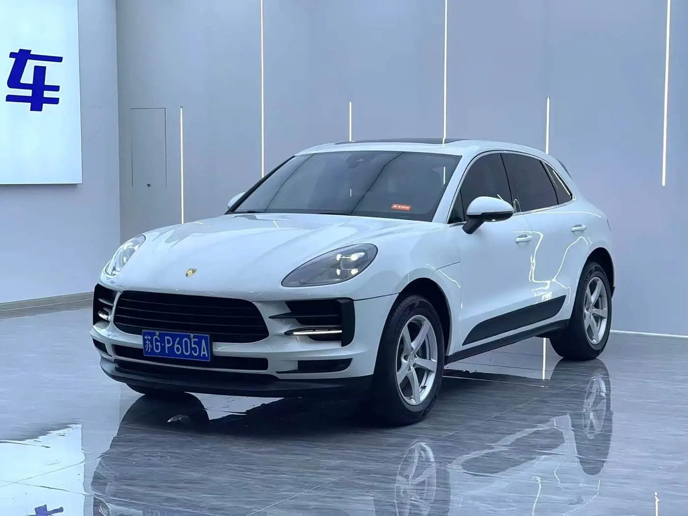 Porsche Macan 2019 — Photo 1/15