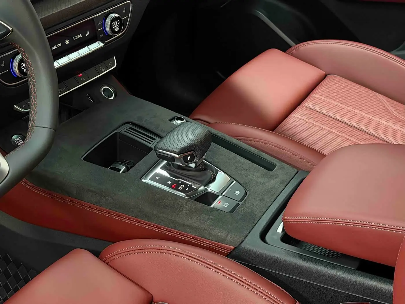 Audi Q5L 2024 — Photo 12/20