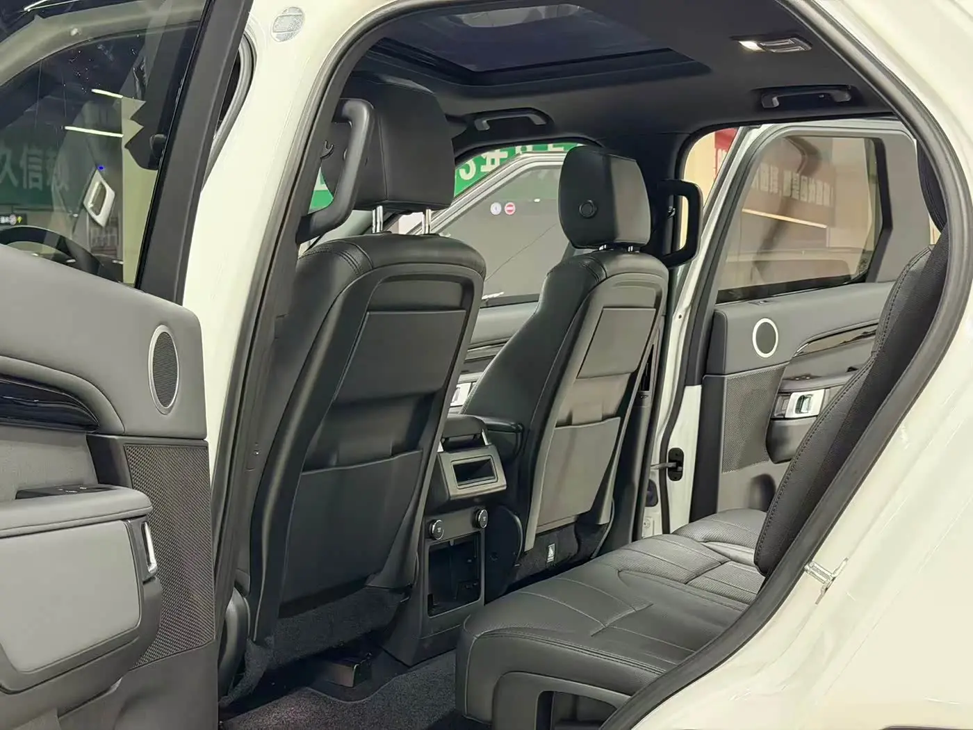 Land Rover Discovery 2019 — Şəkil 12/17