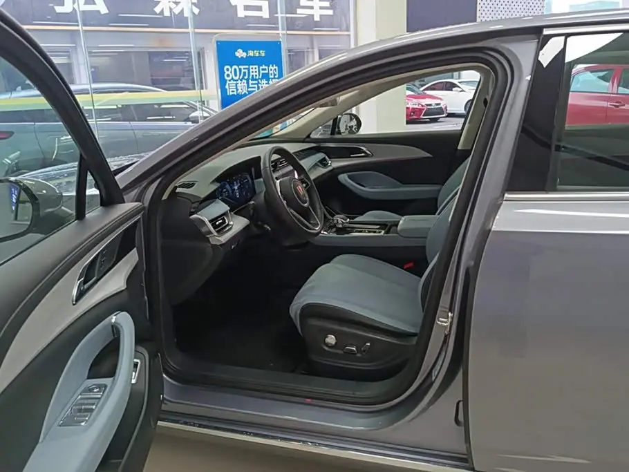 Hongqi H5 PHEV 2025 — Фото 9/16