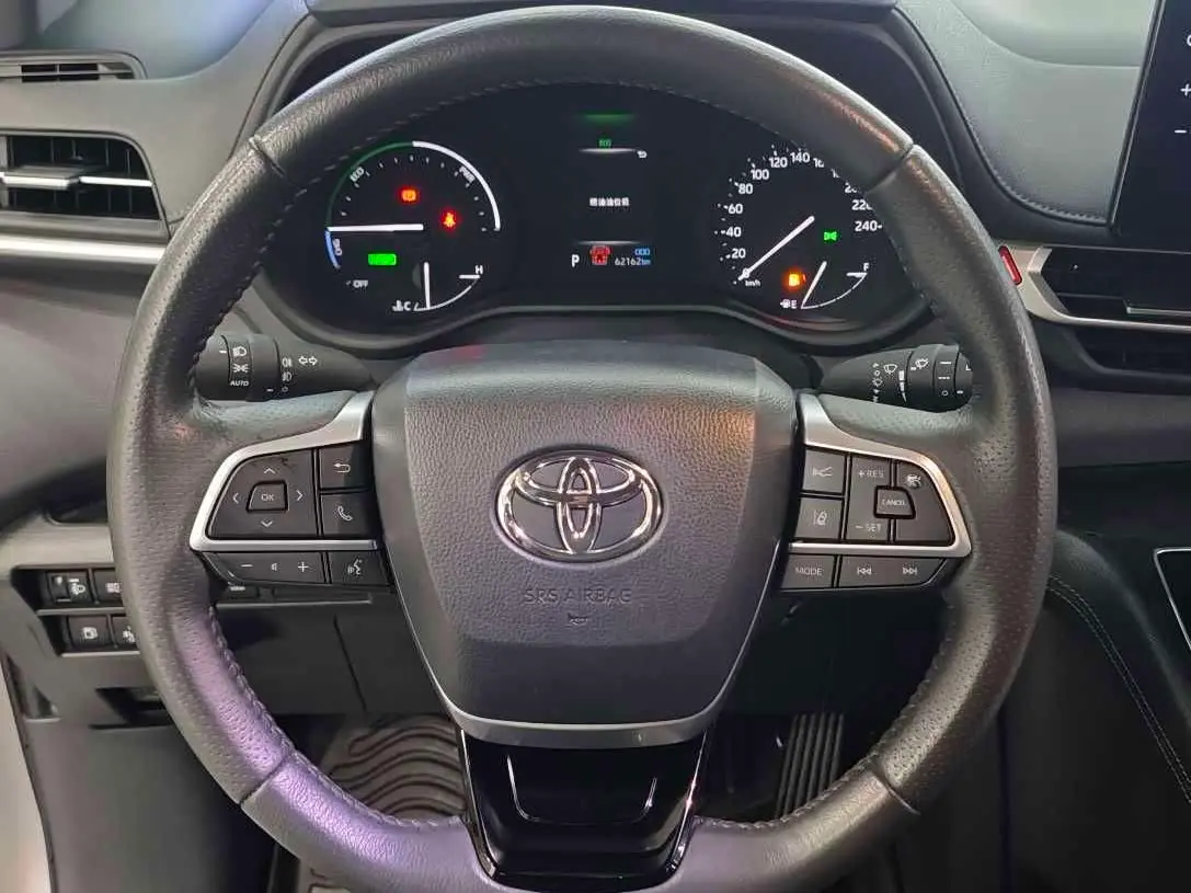 Toyota Sienna 2024 — Photo 9/20