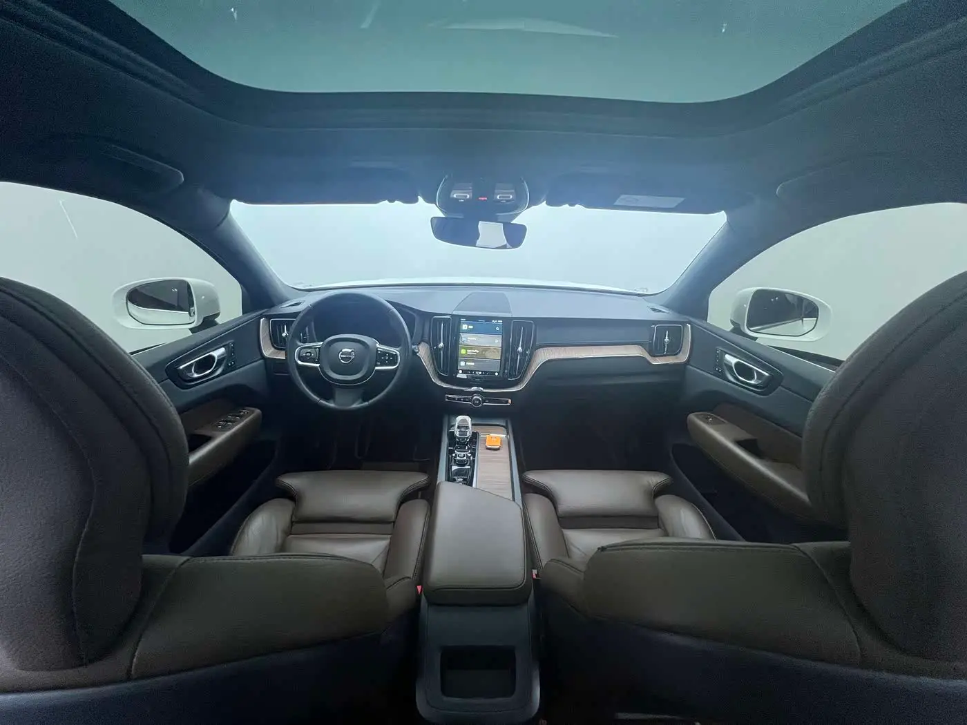 Volvo XC60 2023 — Фото 8/20