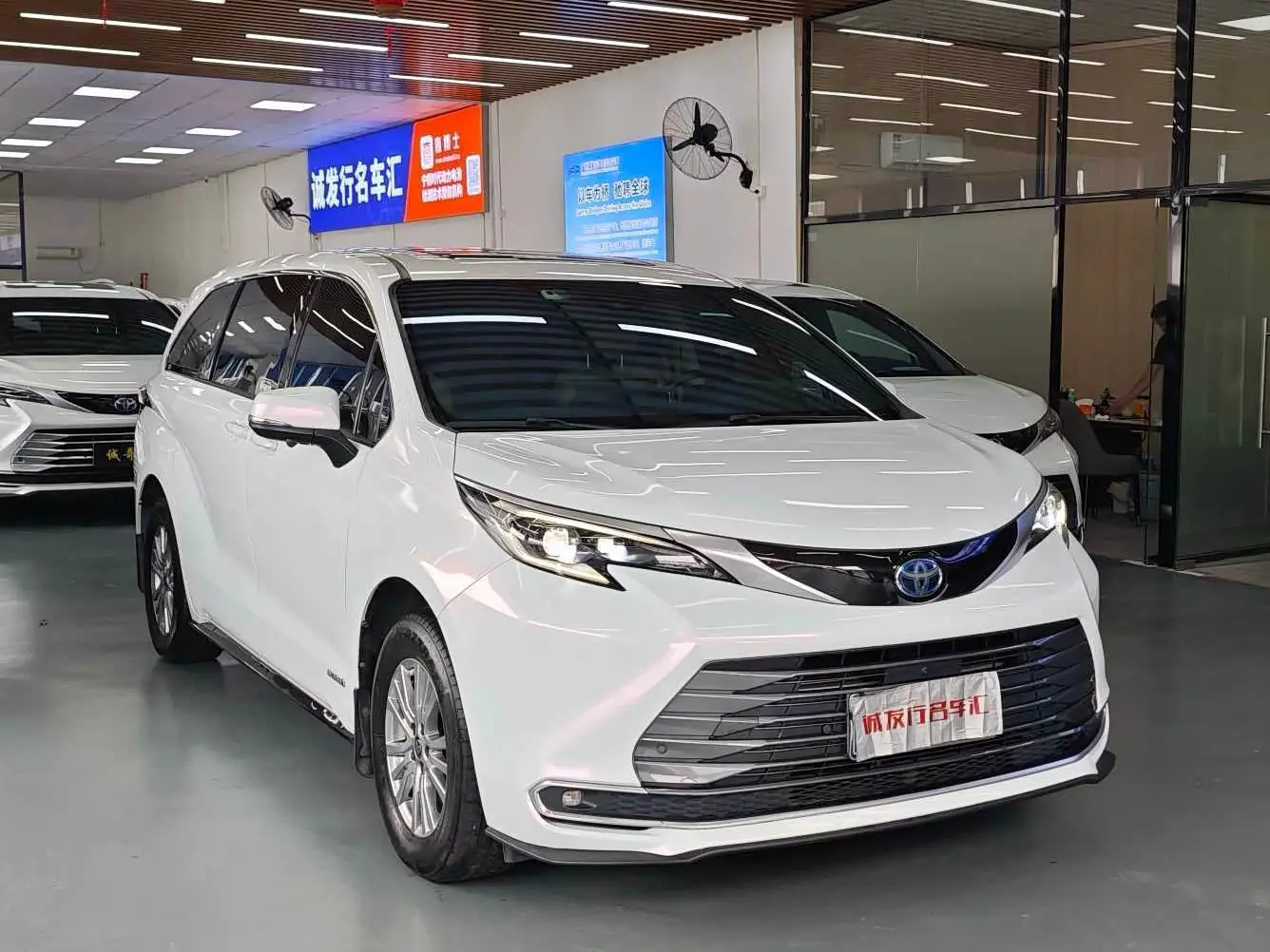 Toyota Sienna 2023 — Photo 3/20