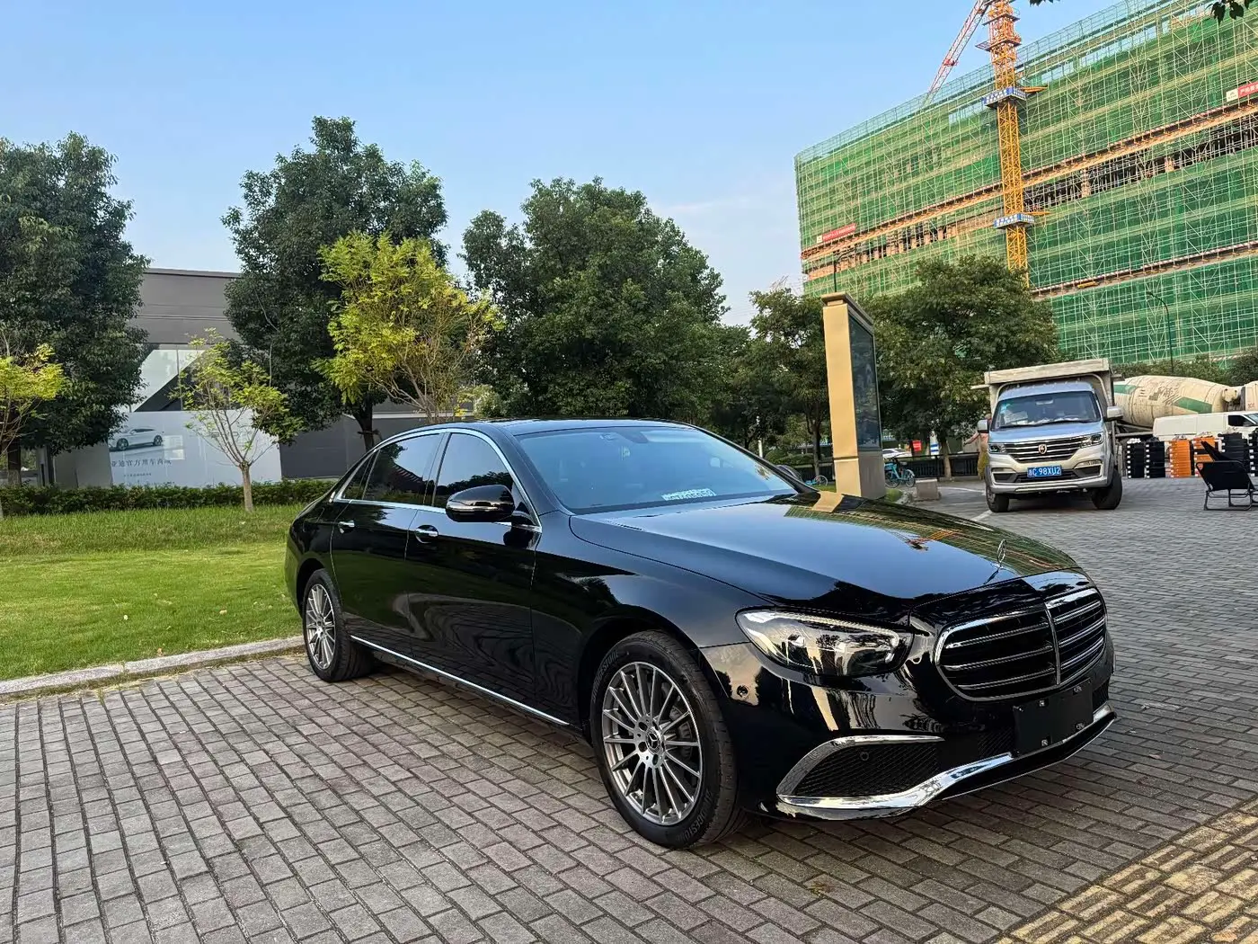 Mercedes-Benz E-Class 2023 — Photo 3/9
