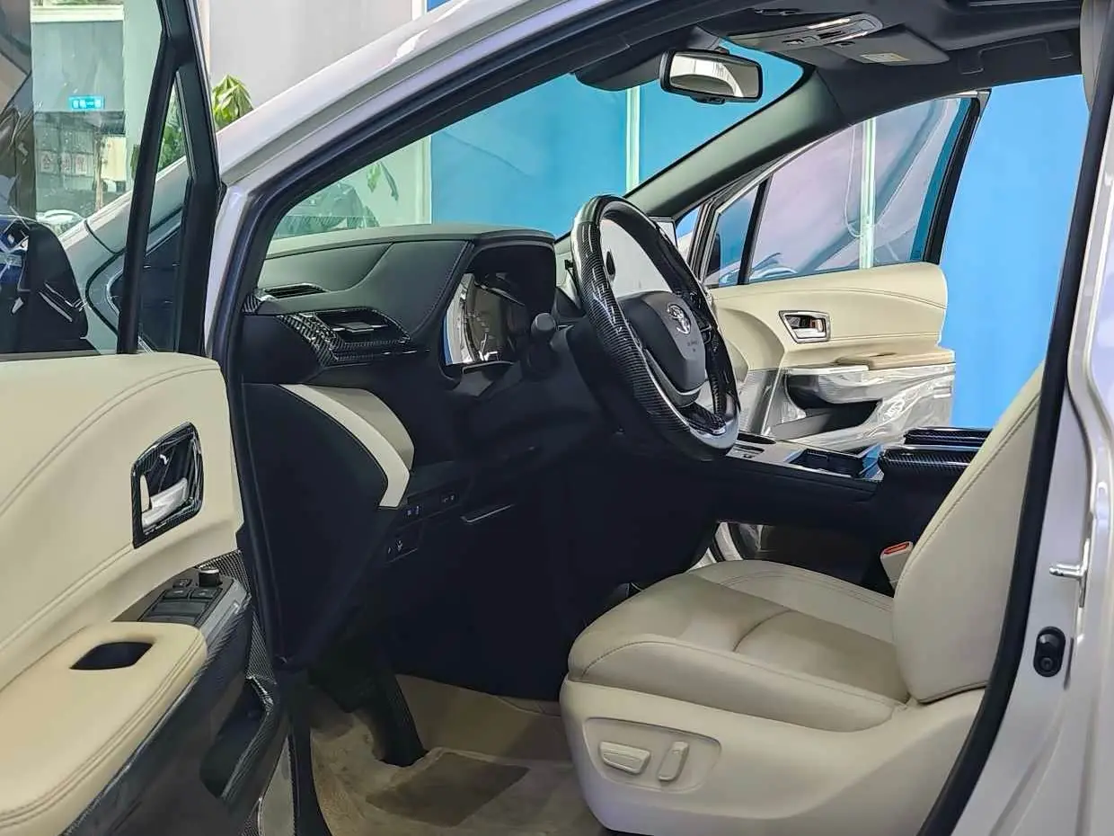 Toyota Sienna 2023 — Photo 6/20